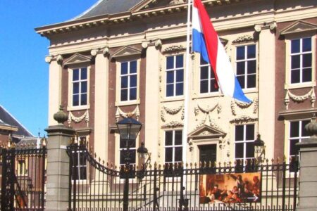 Colonial legacies and art museums: Combining museum research and practice